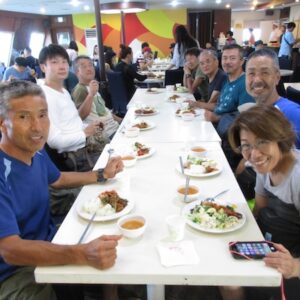 「イースタンドリーム号」のレストランでの夕食