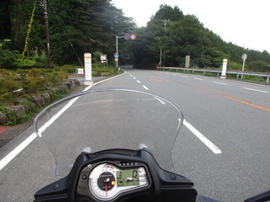 6：46　国道138号で乙女峠へ