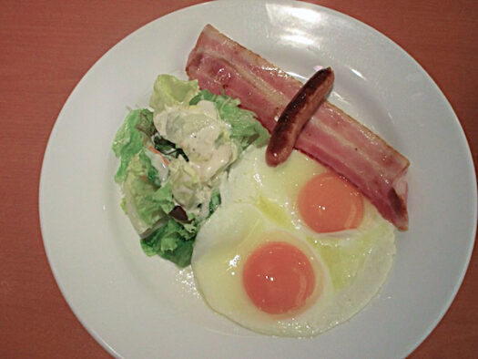 7：00　御殿場の「デニーズ」で朝食。「モーニングセット」を食べる