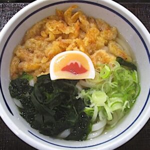 「桜えびばら天うどん」を食べる