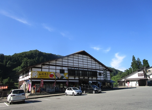 長野県側の道の駅「信越さかえ」で小休止
