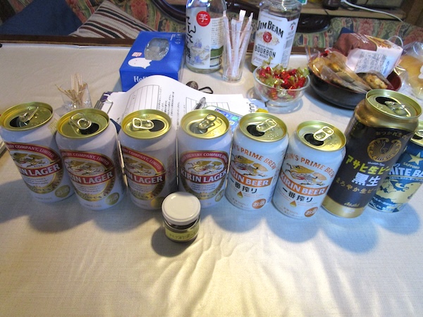 筑北村のゲストハウス「角屋」に泊まる。ここでは缶ビール10本を空けた！