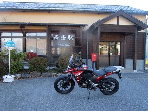 ゲストハウス「角屋」に近いJR篠ノ井線の西条駅