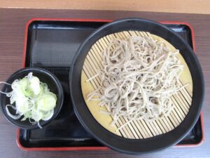 長野道のみどり湖PAで「ざるそば」を食べる。これぞ日本の味！