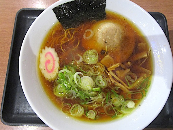 IMG_9639 中央道の談合坂SAで朝食。「醤油ラーメン」を食べる