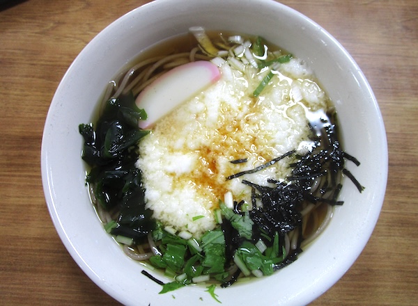 「柳沢峠茶屋」の「とろろそば」