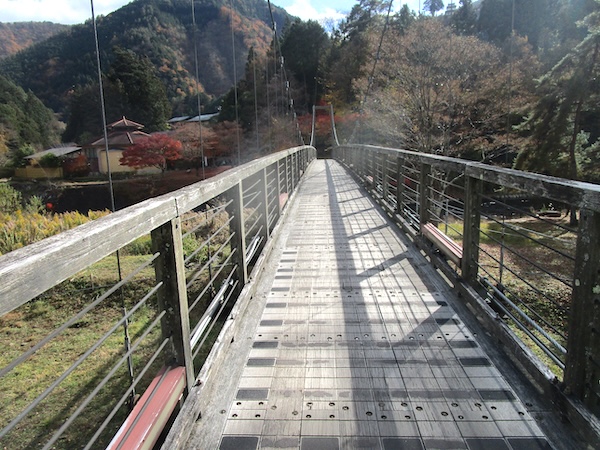 道の駅「たばやま」の吊り橋