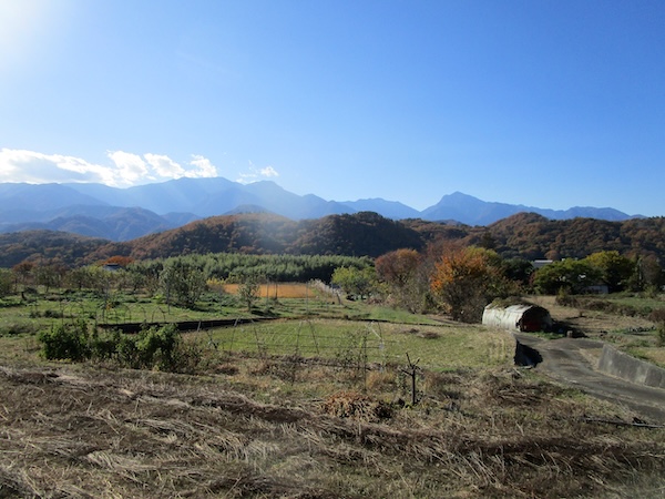 宇波刀神社からの眺め。南アルプスの山々が見える