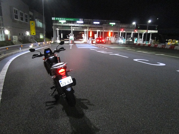 新東名の伊勢原大山ICに到着