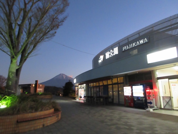 東名の富士川SAで朝食