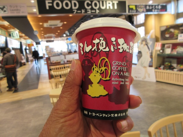 東名の牧之原SAでコーヒータイム