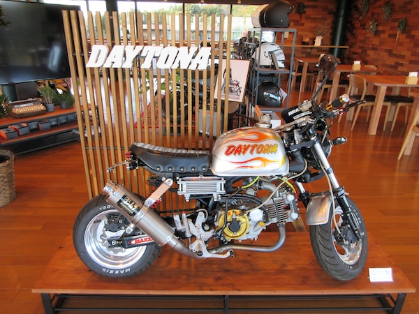 IMG_0181 モンキーをベースにしたデイトナモデルの「デイトナ号」
