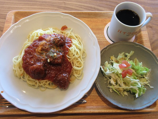 IMG_0183 「バイクの森カフェ」の「ミートボールのボロネーゼ」を食べる