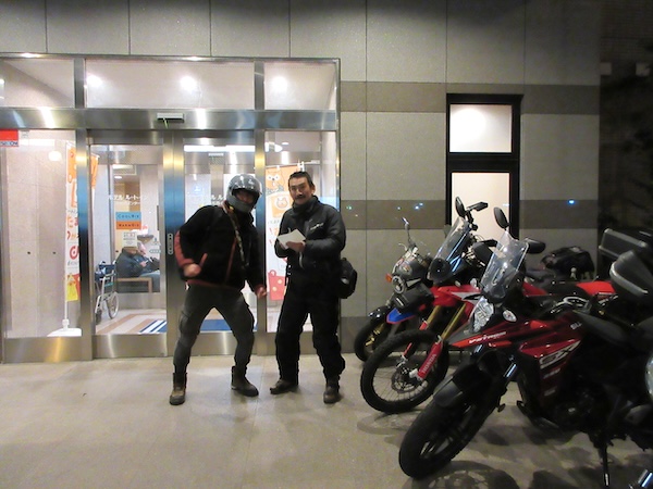 東名の浜松西IC近くの「ルートイン」に到着。ここが今晩の宿