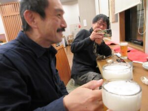 まずは生ビールで乾杯！