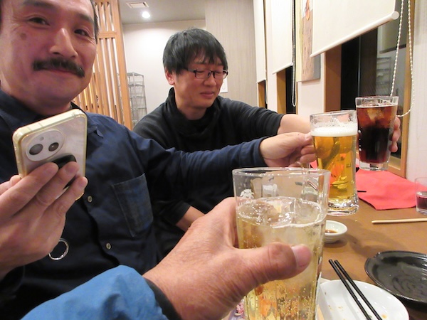 3人それぞれに飲み物が変わっていく