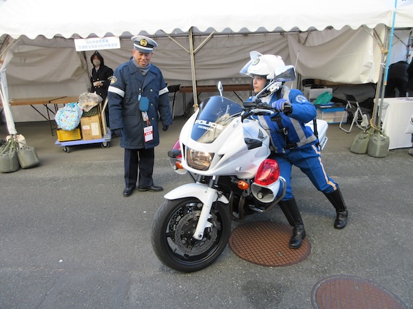 浜松中央警察署の白バイがやってくる