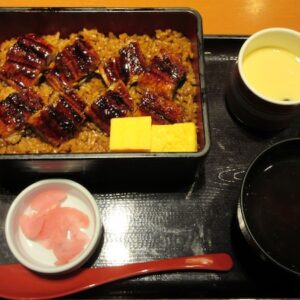 和食「さと」の「うな重セット」を食べる