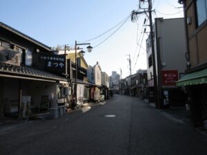 豊川稲荷の門前町を歩く