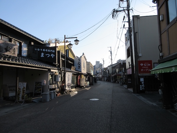 IMG_0363 豊川稲荷の門前町を歩く