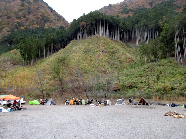 ここは道祖神の「海外ツーリングの宴」の会場となった梅ヶ島のキャンプ場